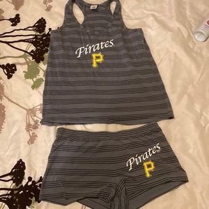Pirates sleep wear size large